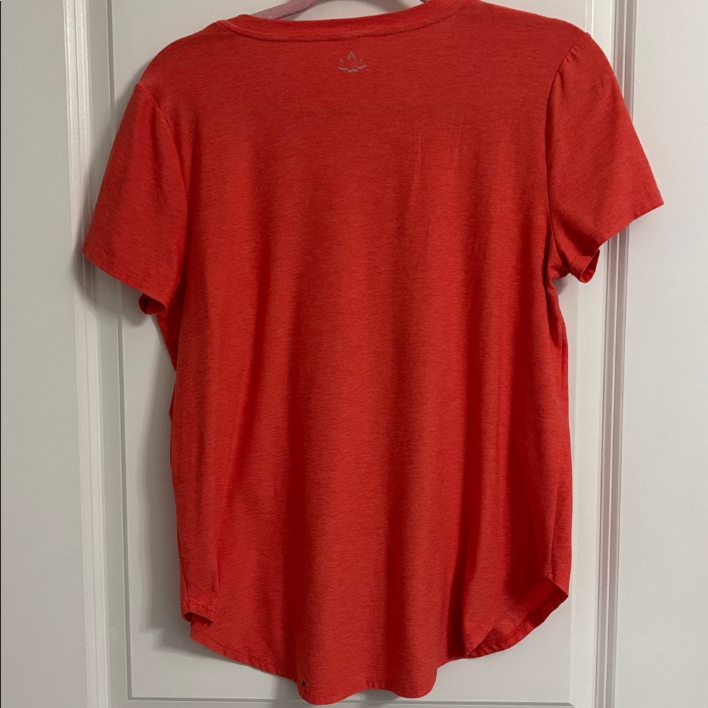 Beyond Yoga Featherweight On the Down Low Tee Fresh Coral Heather Size Medium - Picture 3 of 9